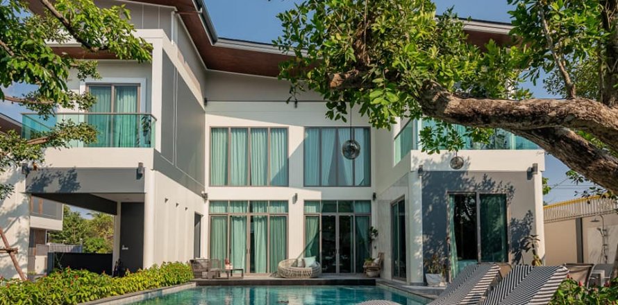 Casa de 6 dormitorios en Pattaya, Tailandia № 111027