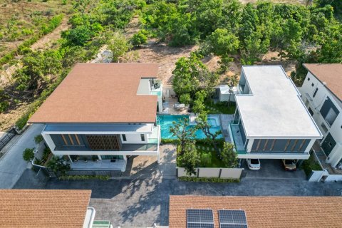 Casa de 6 dormitorios en Pattaya, Tailandia № 111027 - foto 2