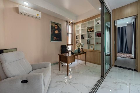 Casa de 6 dormitorios en Pattaya, Tailandia № 111027 - foto 13