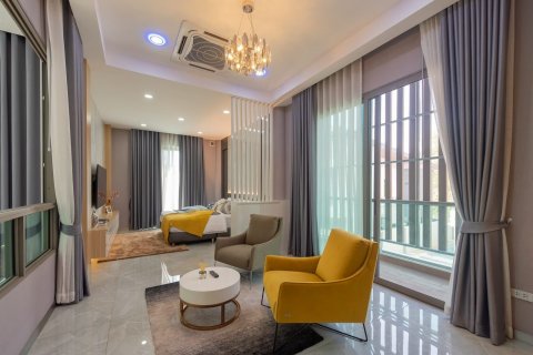Casa de 6 dormitorios en Pattaya, Tailandia № 111027 - foto 17
