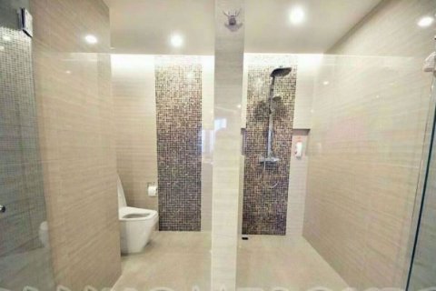 Condominio de 4 dormitorios en Khlong Toei, Bangkok, Tailandia № 76931 - foto 11