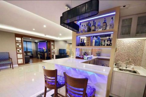 Condominio de 4 dormitorios en Khlong Toei, Bangkok, Tailandia № 76931 - foto 3