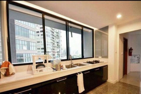 Condominio de 4 dormitorios en Khlong Toei, Bangkok, Tailandia № 76931 - foto 5
