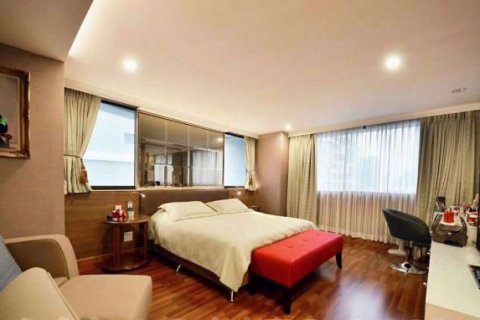 Condominio de 4 dormitorios en Khlong Toei, Bangkok, Tailandia № 76931 - foto 9