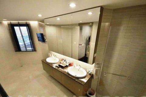 Condominio de 4 dormitorios en Khlong Toei, Bangkok, Tailandia № 76931 - foto 10