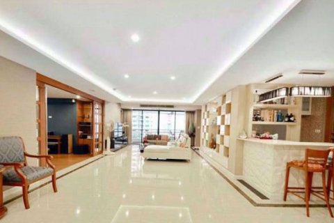 Condominio de 4 dormitorios en Khlong Toei, Bangkok, Tailandia № 76931