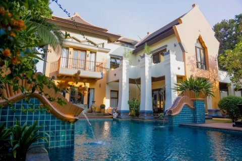 Villa in Pattaya, Thailand 3 bedrooms № 116006