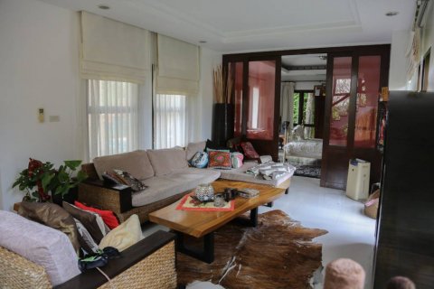 Chalet de 3 dormitorios en Pattaya, Tailandia № 116006 - foto 3