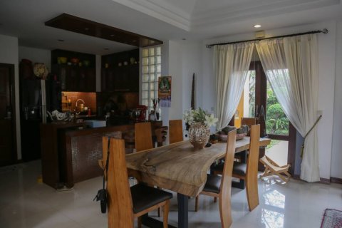 Chalet de 3 dormitorios en Pattaya, Tailandia № 116006 - foto 9