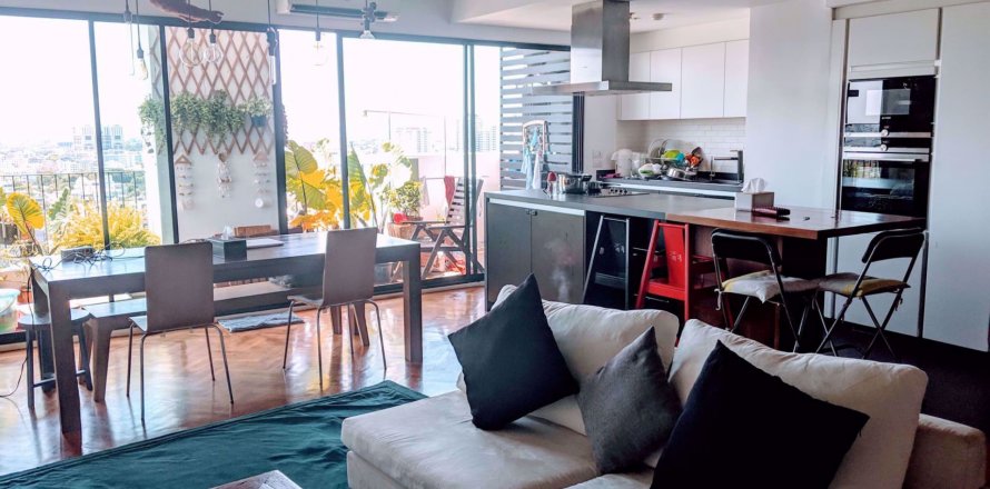 Condominio de 2 dormitorios en Watthana, Bangkok, Tailandia № 77069