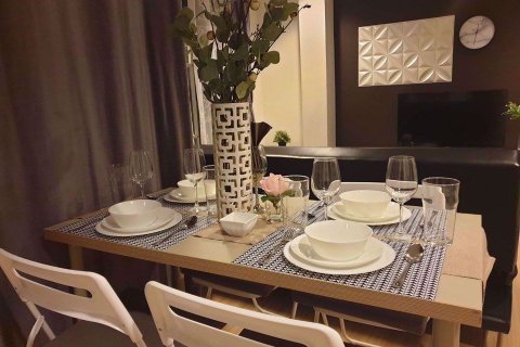 Condominio de 2 dormitorios en Huai Khwang, Bangkok, Tailandia № 77074 - foto 3