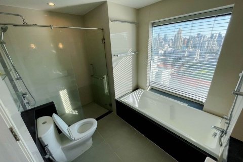 Condominio de 2 dormitorios en Bangkok, Tailandia № 143539 - foto 15