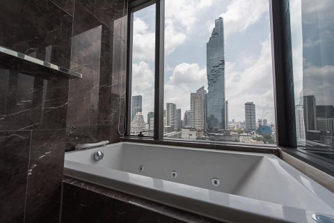 Condominio de 2 dormitorios en Yan Nawa, Bangkok, Tailandia № 143653 - foto 4