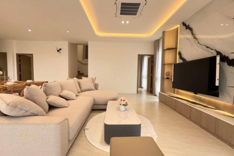 Casa de 4 dormitorios en Pattaya, Tailandia № 124402 - foto 3