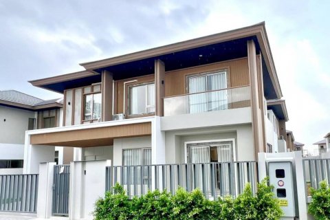Casa de 4 dormitorios en Pattaya, Tailandia № 124402