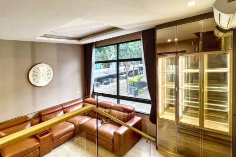 Adosado de 3 dormitorios en Bangkok, Tailandia № 124403 - foto 3