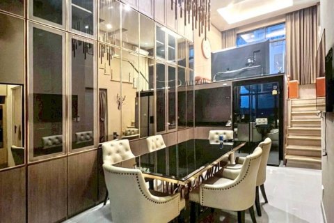 Adosado de 3 dormitorios en Bangkok, Tailandia № 124403 - foto 2
