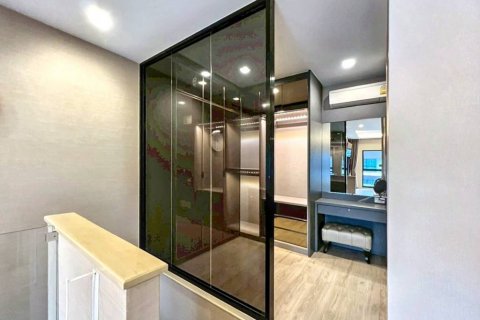 Adosado de 3 dormitorios en Bangkok, Tailandia № 124403 - foto 10