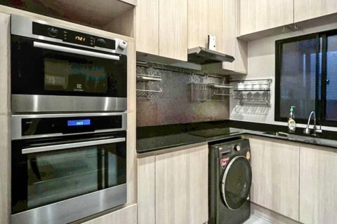 Adosado de 3 dormitorios en Bangkok, Tailandia № 124403 - foto 5