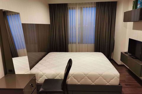Condominio de 2 dormitorios en Samut Prakan, Tailandia № 77103 - foto 4