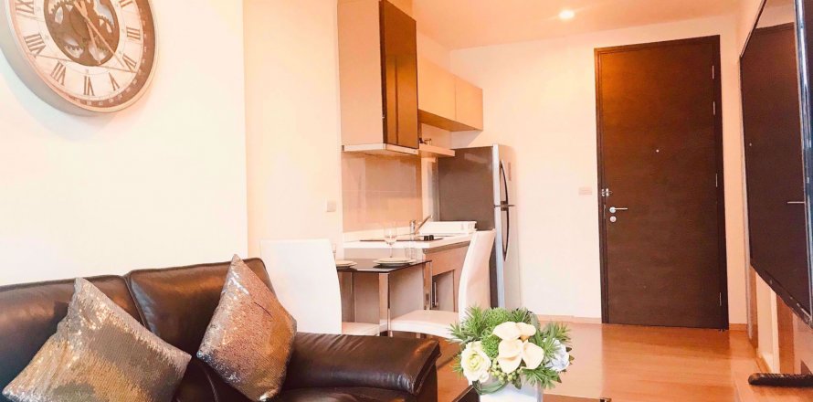 Condo in Khlong Toei, Bangkok, Thailand, 1 bedroom  № 77100