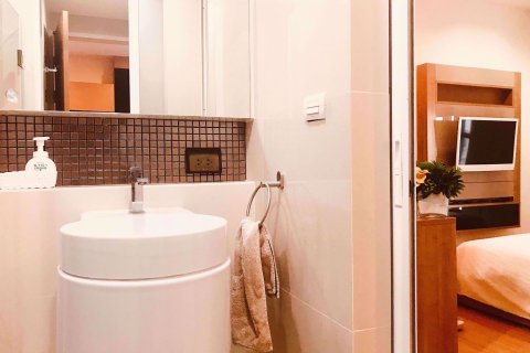 Condo in Khlong Toei, Bangkok, Thailand, 1 bedroom  № 77100 - photo 5
