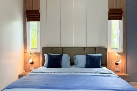 Chalet de 4 dormitorios en Pattaya, Tailandia № 132490 - foto 6