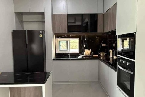Chalet de 5 dormitorios en Pattaya, Tailandia № 132491 - foto 2