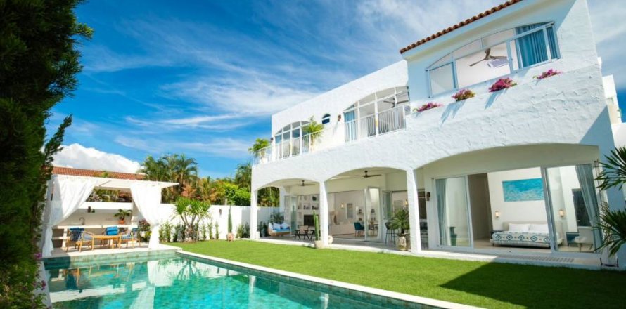 Villa in Phuket, Thailand 4 Schlafzimmer № 119783