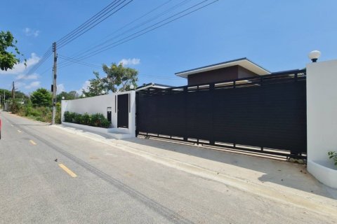 House in Pattaya, Thailand 3 bedrooms № 124195 - photo 30