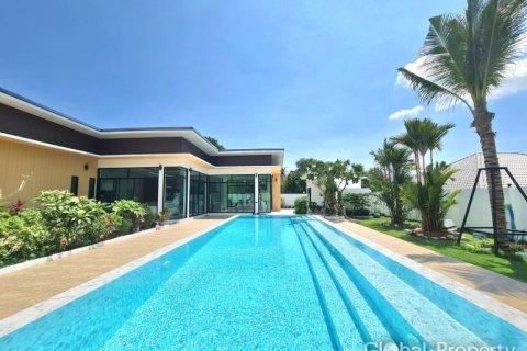 House in Pattaya, Thailand 3 bedrooms № 124195