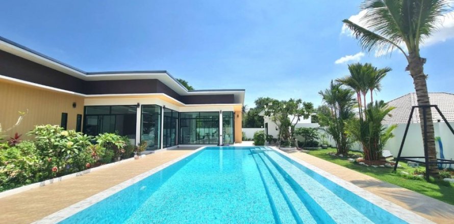 House in Pattaya, Thailand 3 bedrooms № 124195