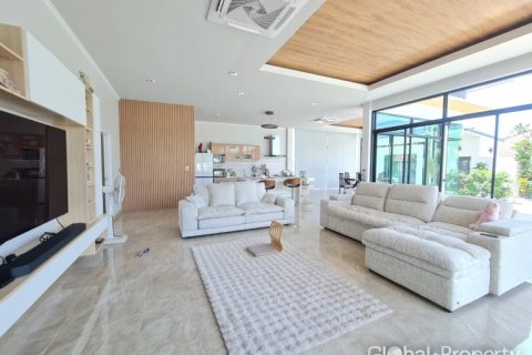 House in Pattaya, Thailand 3 bedrooms № 124195 - photo 11