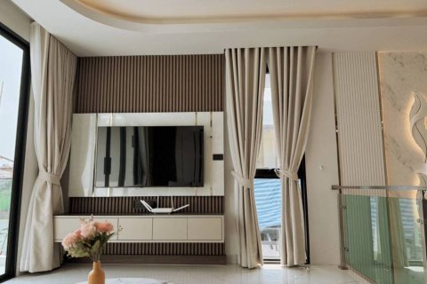 Chalet de 4 dormitorios en Pattaya, Tailandia № 124509 - foto 6