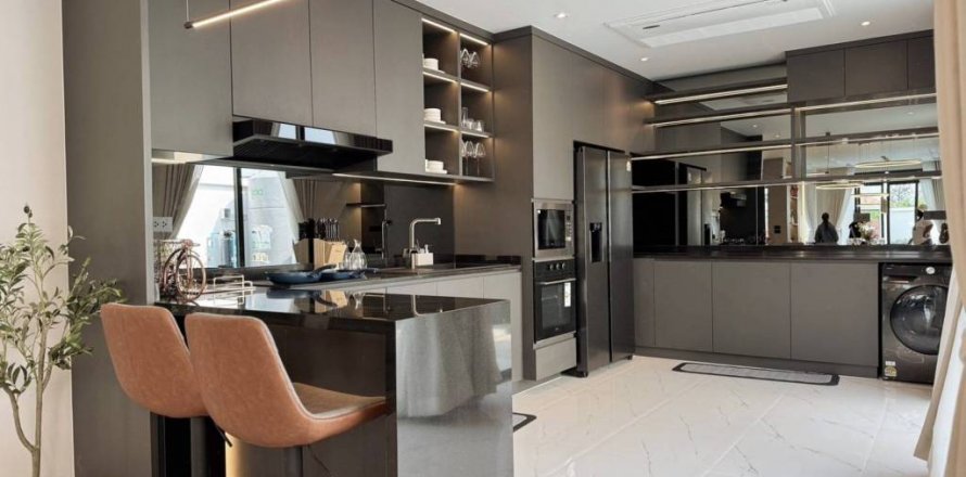 Chalet de 4 dormitorios en Pattaya, Tailandia № 124509