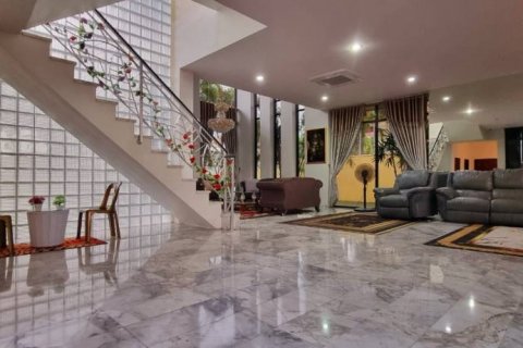 Chalet de 5 dormitorios en Pattaya, Tailandia № 124679 - foto 10