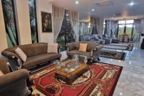 Chalet de 5 dormitorios en Pattaya, Tailandia № 124679 - foto 2