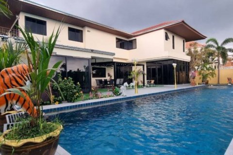 Chalet de 5 dormitorios en Pattaya, Tailandia № 124679
