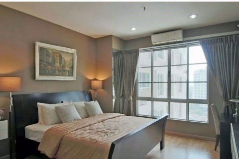 Condominio de 2 dormitorios en Khlong Toei, Bangkok, Tailandia № 76793 - foto 5