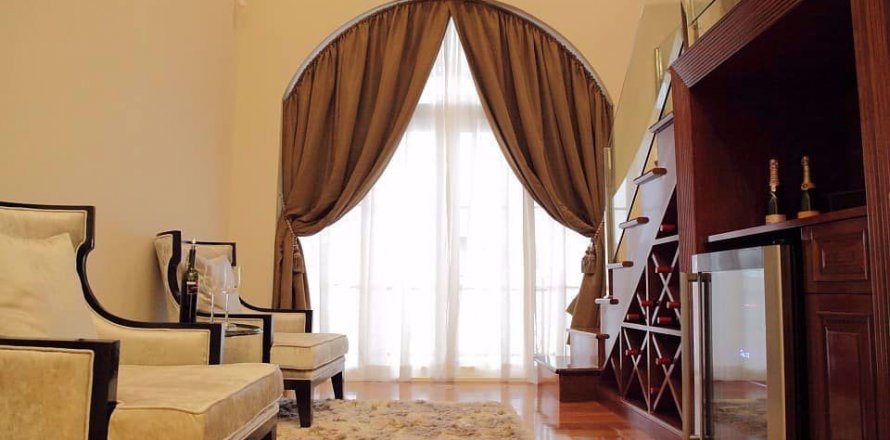 Casa de 4 dormitorios en Khlong Toei, Bangkok, Tailandia № 76790