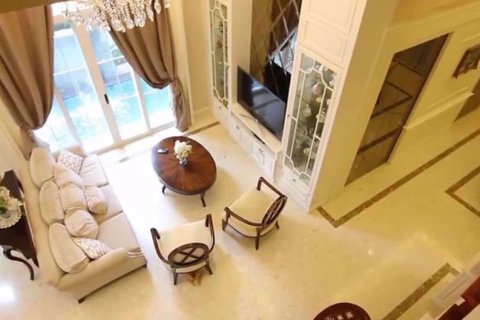 Casa de 4 dormitorios en Khlong Toei, Bangkok, Tailandia № 76790 - foto 3