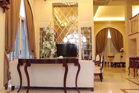 Casa de 4 dormitorios en Khlong Toei, Bangkok, Tailandia № 76790 - foto 2