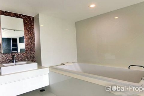 Condominio de 3 dormitorios en Pattaya, Tailandia № 100704 - foto 13