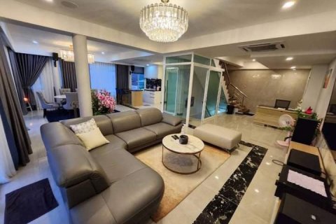 Chalet de 6 dormitorios en Pattaya, Tailandia № 82114 - foto 6