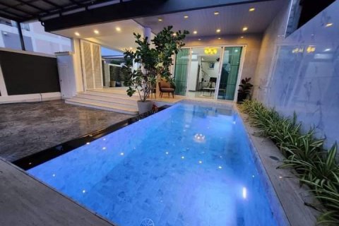 Chalet de 6 dormitorios en Pattaya, Tailandia № 82114