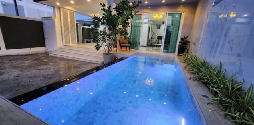 Chalet de 6 dormitorios en Pattaya, Tailandia № 82114