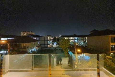 Chalet de 6 dormitorios en Pattaya, Tailandia № 82114 - foto 5