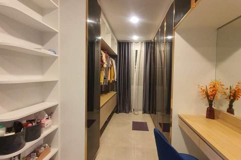 Chalet de 6 dormitorios en Pattaya, Tailandia № 82114 - foto 13