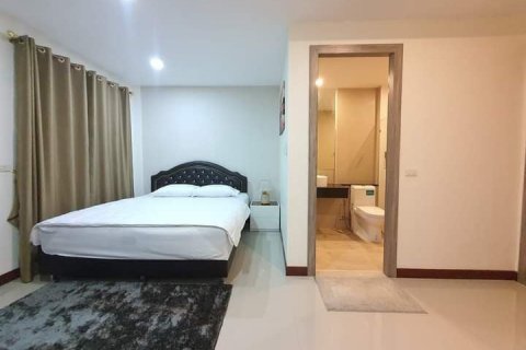 Chalet de 6 dormitorios en Pattaya, Tailandia № 82114 - foto 28