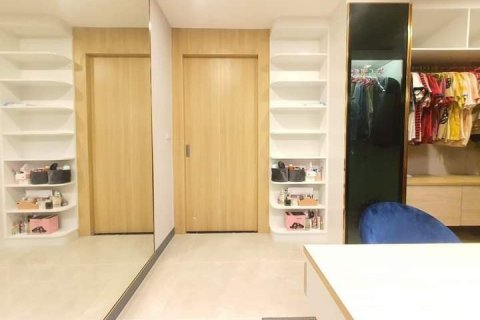 Chalet de 6 dormitorios en Pattaya, Tailandia № 82114 - foto 20